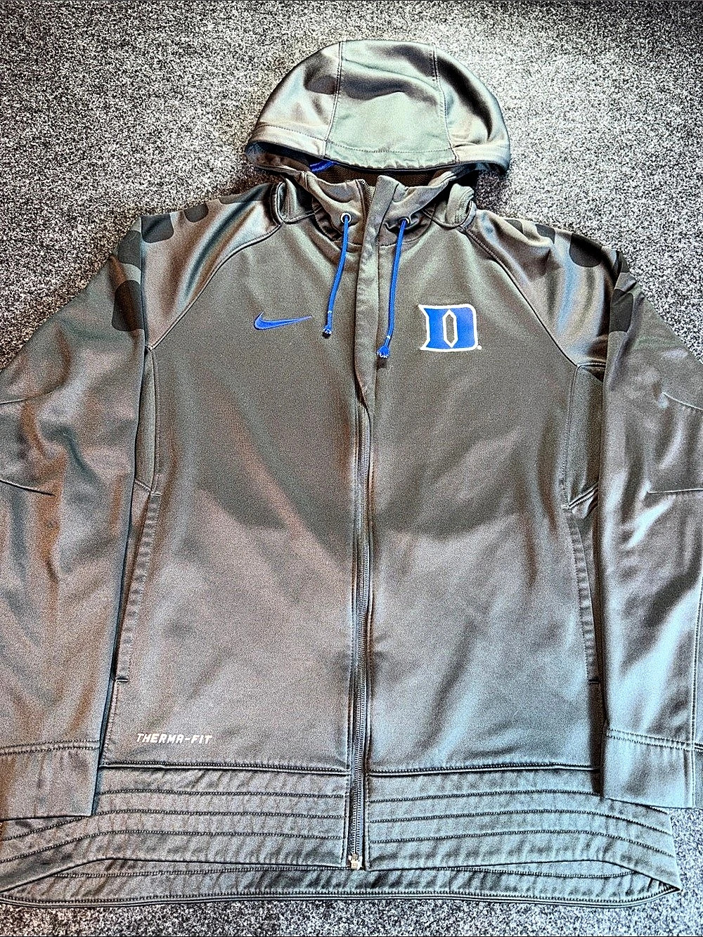 Nike Breathable Therma-FIT Duke Men’s Full ZipUp Jacket/Sweater Size Medium.